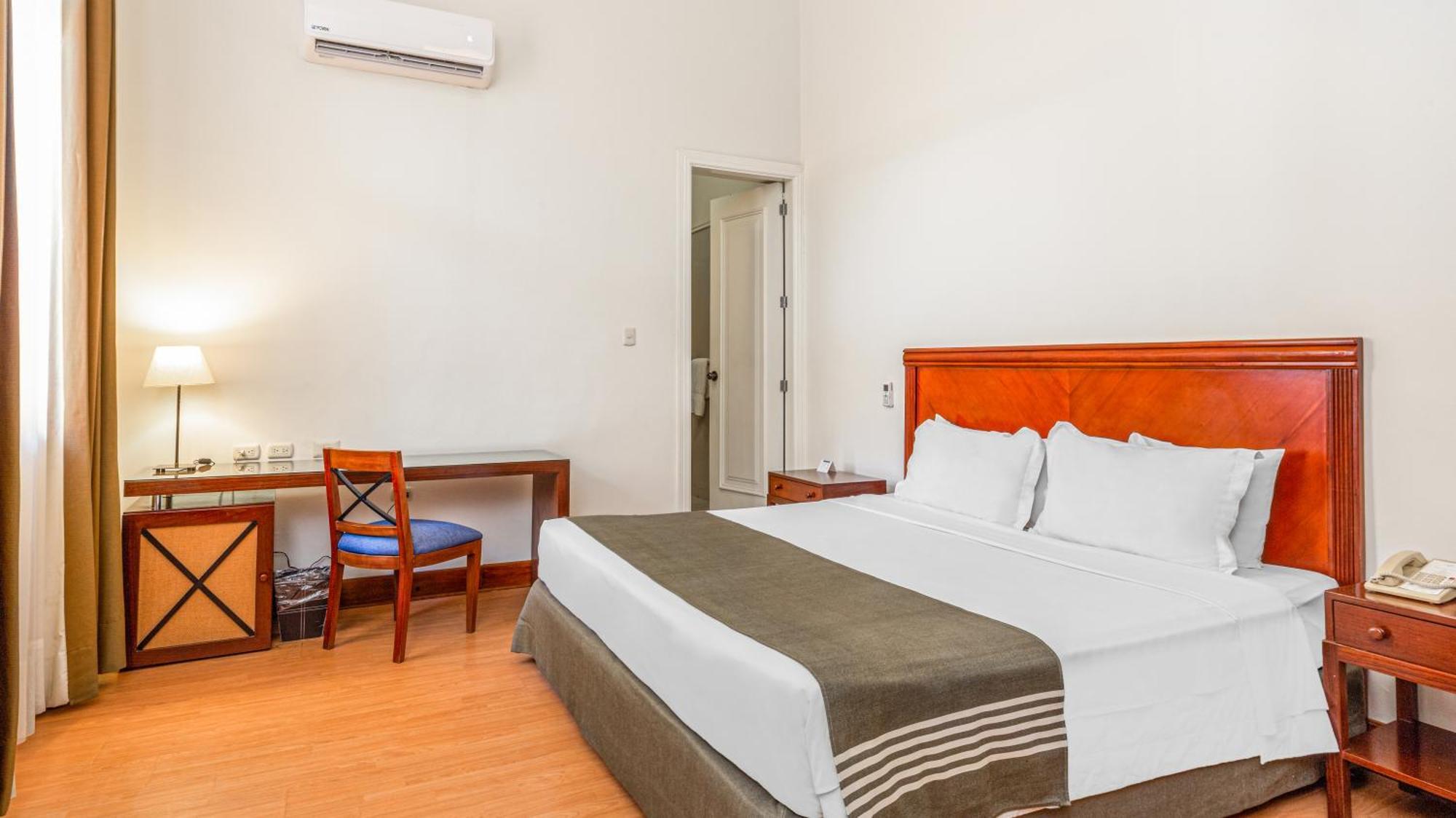 Lp Los Portales Hotel Piura Bagian luar foto