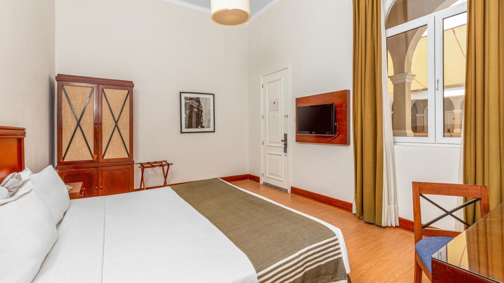 Lp Los Portales Hotel Piura Bagian luar foto